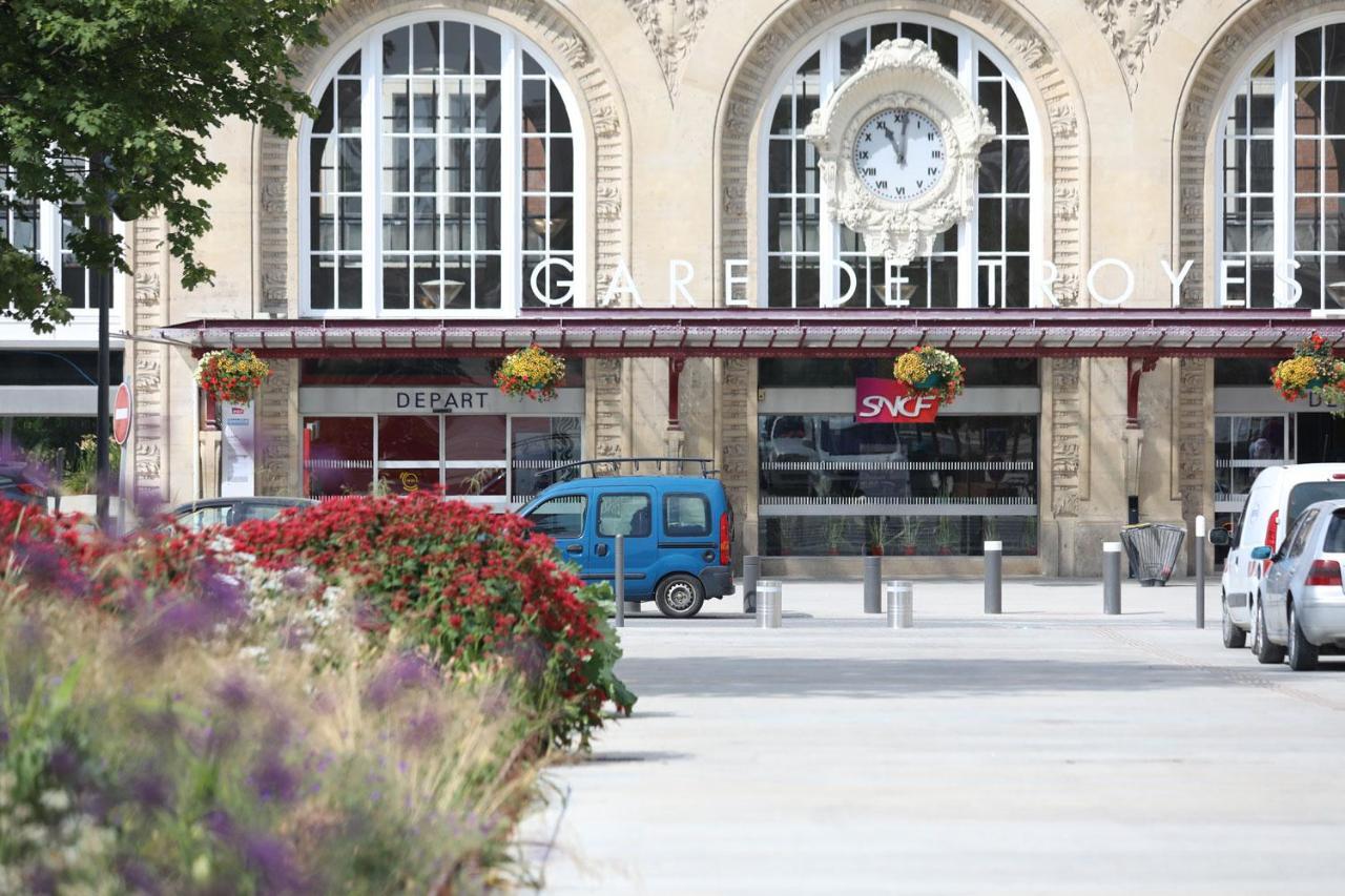 Appartement Cozy Avec Stationnement Gratuit Saint-André-les-Vergers Kültér fotó